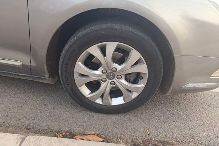 Used Citroen C5 2011 Dongfang Zhilü 2.3L Automatic Luxury Model Right Front Wheel Hub