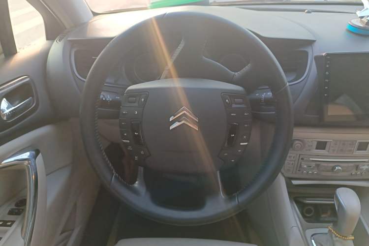 Used Citroen C5 2011 Dongfang Zhilü 2.3L Automatic Luxury Model Steering Wheel