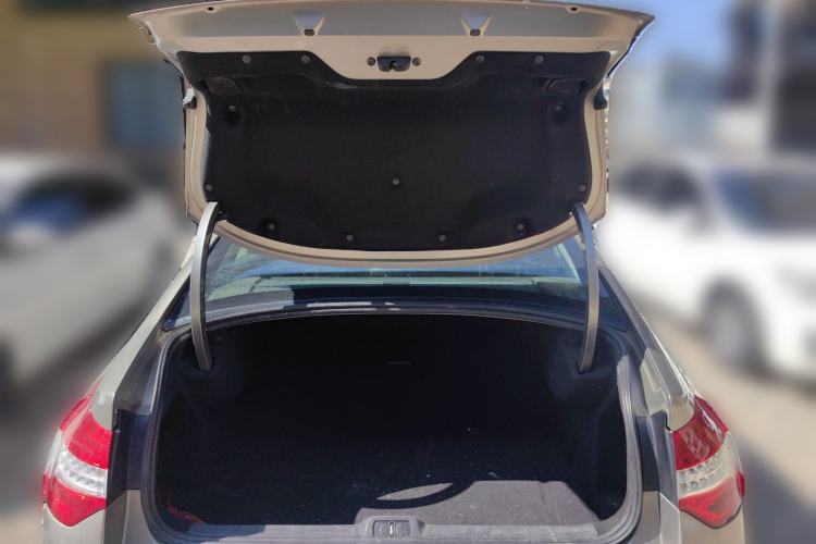 Used Citroen C5 2011 2.3L Automatic Zunyu Version Trunk