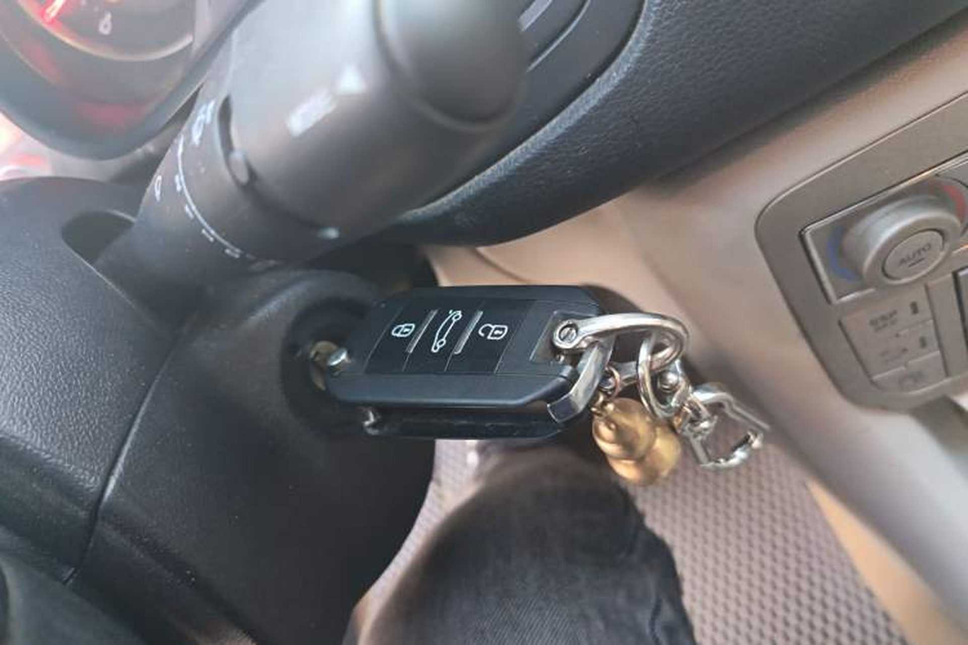 Used Citroen C5 2011 Dongfang Zhilü 2.3L Automatic Luxury Model Vehicle Key