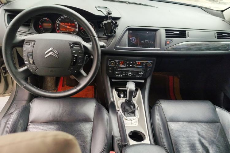Used Citroen C5 2011 2.3L Automatic Prestige Edition Center Console