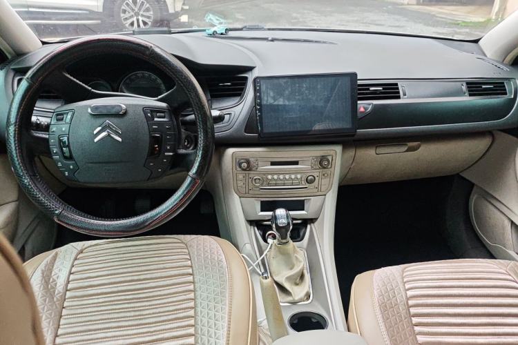 Used Citroen C5 2011 2.0L Manual Comfort Edition Center Console