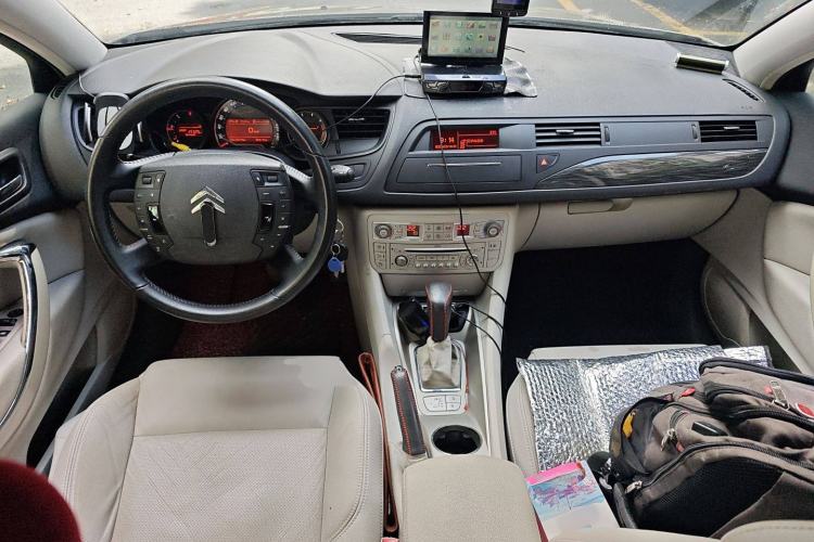 Used Citroen C5 2011 2.3L Automatic Zunyu Version Center Console