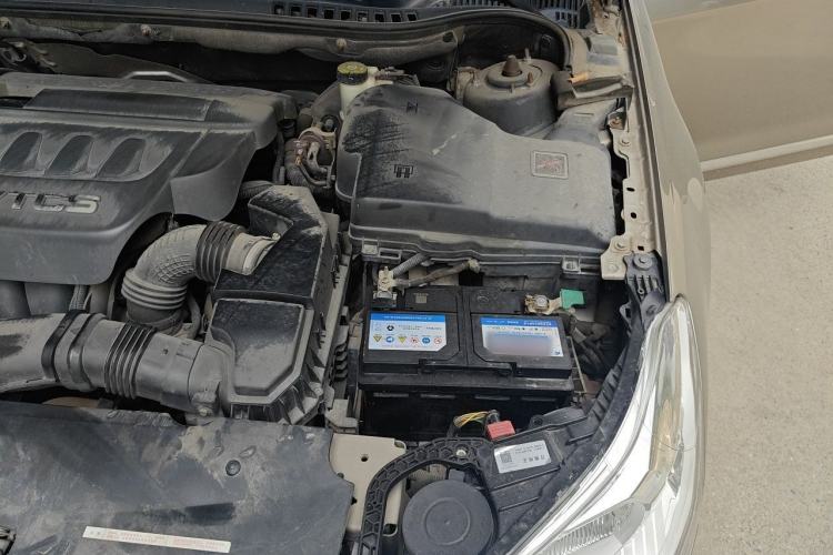 Used Citroen C5 2011 2.3L Automatic Luxury Version Engine Bay Left