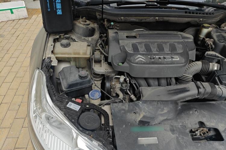 Used Citroen C5 2011 2.3L Automatic Luxury Version Engine Bay Right
