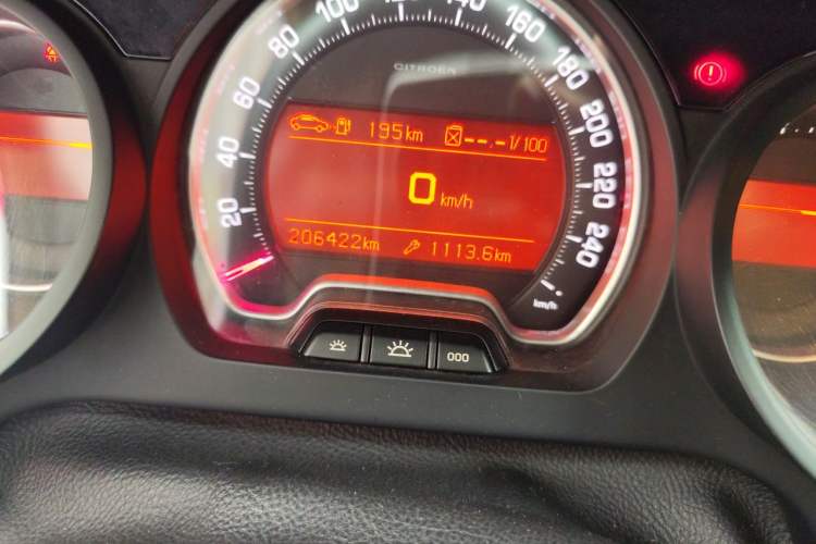 Used Citroen C5 2011 2.3L Automatic Prestige Edition Odometer Close Up