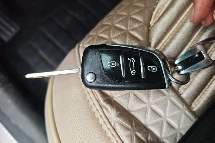 Used Citroen C5 2011 2.0L Manual Comfort Edition Vehicle Key