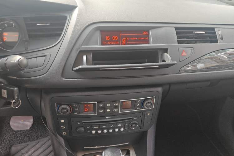 Used Citroen C5 2011 2.3L Automatic Zunyu Version Audio And AC Panel