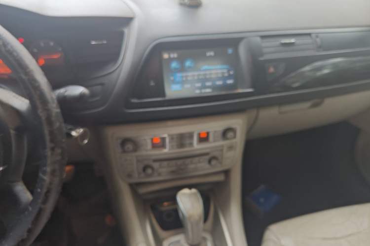Used Citroen C5 2011 2.3L Automatic Zunyu Version Audio And AC Panel