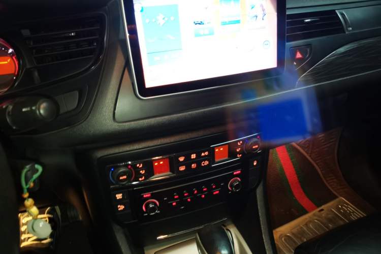 Used Citroen C5 2011 2.3L Automatic Zunyu Version Audio And AC Panel