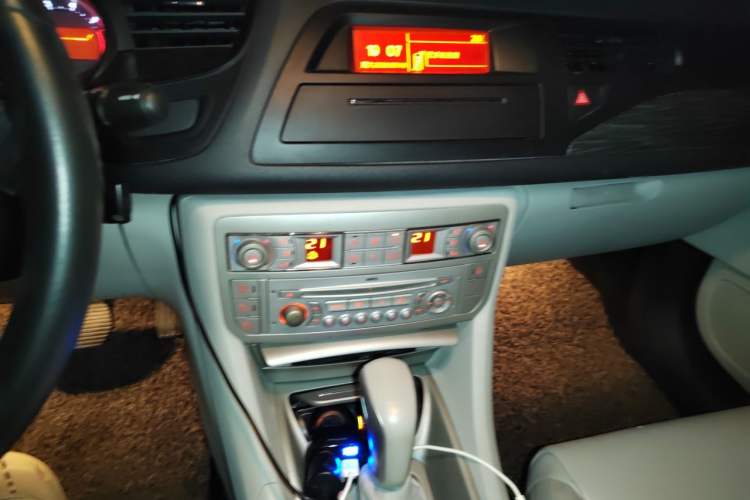 Used Citroen C5 2011 Dongfang Zhilü 2.0L Automatic Comfort Model Audio And AC Panel