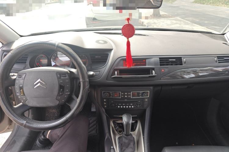 Used Citroen C5 2011 2.3L Automatic Zunyu Version Center Console