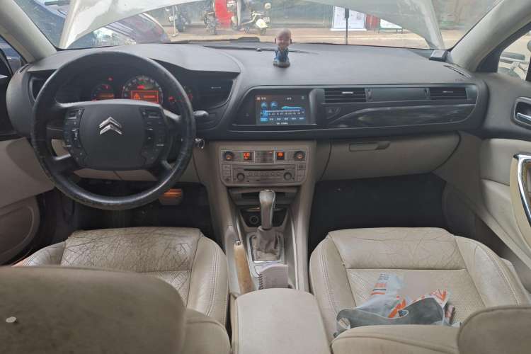 Used Citroen C5 2011 2.3L Automatic Zunyu Version Center Console