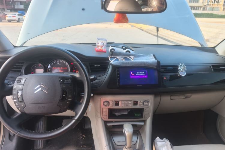Used Citroen C5 2011 2.3L Automatic Zunyu Version Center Console