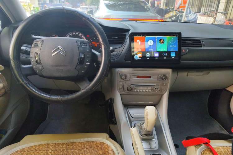 Used Citroen C5 2011 2.0L Automatic Comfort Edition Center Console