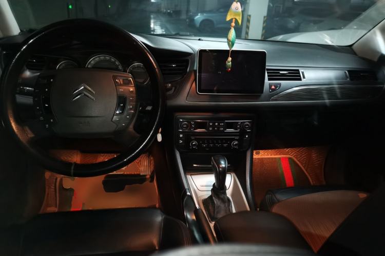 Used Citroen C5 2011 2.3L Automatic Zunyu Version Center Console