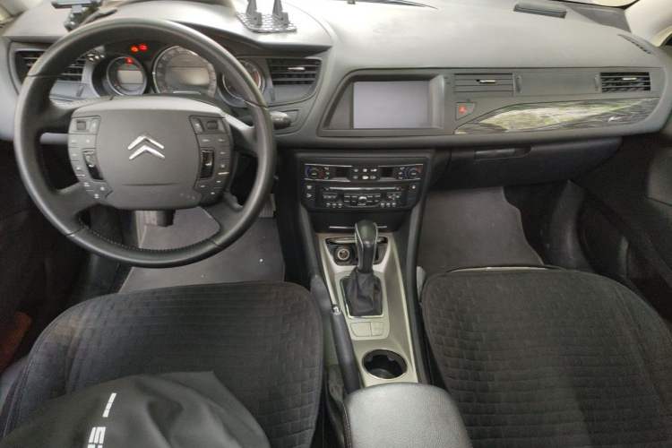 Used Citroen C5 2011 2.3L Automatic Luxury Version Center Console