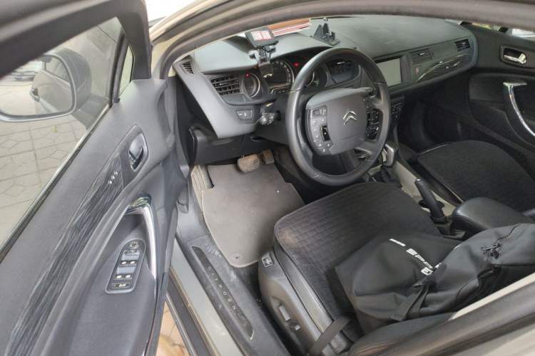 Used Citroen C5 2011 2.3L Automatic Luxury Version Driver Seat
