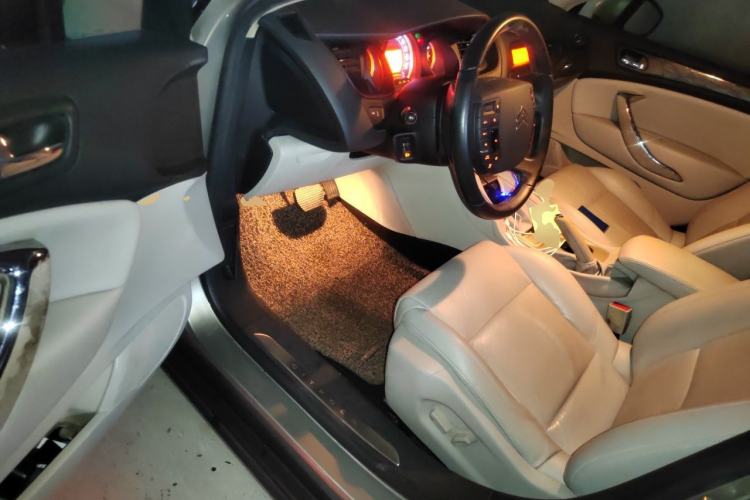 Used Citroen C5 2011 Dongfang Zhilü 2.0L Automatic Comfort Model Driver Seat