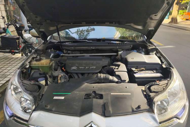 Used Citroen C5 2011 2.0L Automatic Comfort Edition Engine Bay