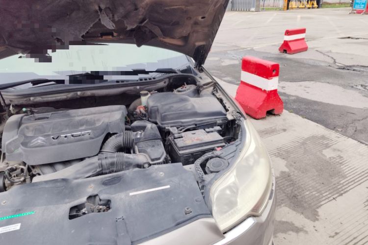 Used Citroen C5 2011 2.3L Automatic Zunya Edition Engine Bay Left