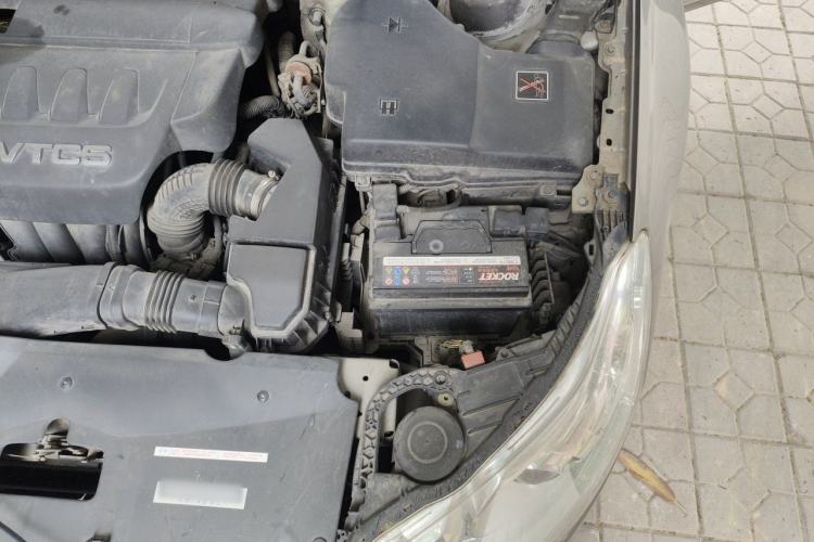 Used Citroen C5 2011 2.3L Automatic Luxury Version Engine Bay Left