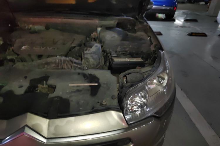 Used Citroen C5 2011 Dongfang Zhilü 2.0L Automatic Comfort Model Engine Bay Left