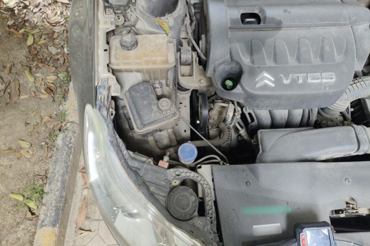 Used Citroen C5 2011 2.3L Automatic Luxury Version Engine Bay Right