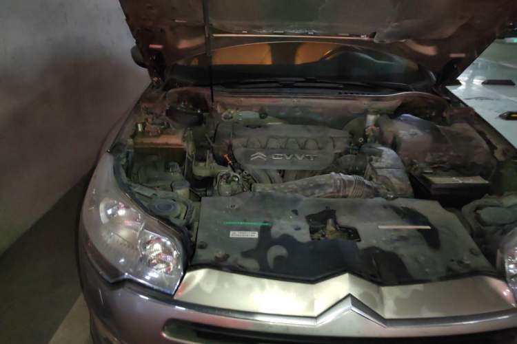 Used Citroen C5 2011 Dongfang Zhilü 2.0L Automatic Comfort Model Engine Bay Right