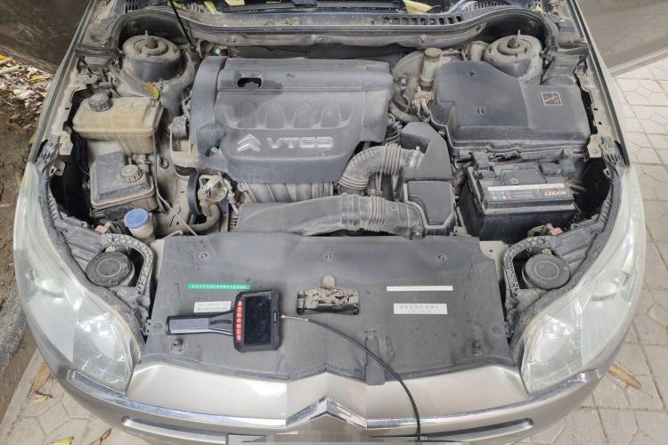 Used Citroen C5 2011 2.3L Automatic Luxury Version Engine Bay