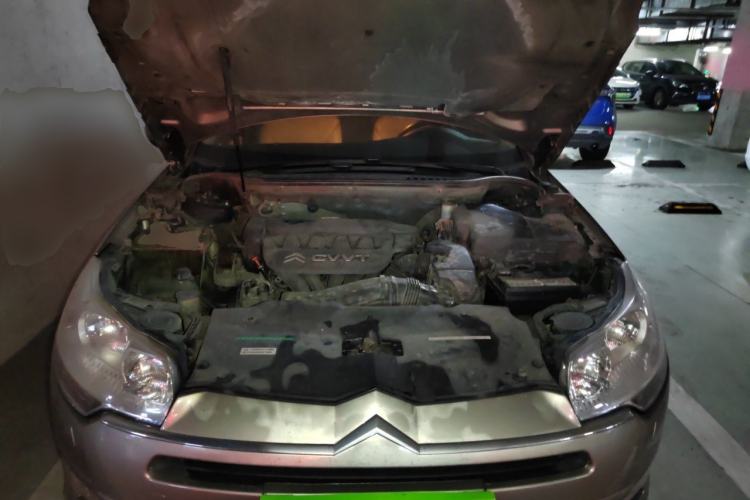 Used Citroen C5 2011 Dongfang Zhilü 2.0L Automatic Comfort Model Engine Bay