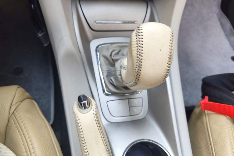 Used Citroen C5 2011 2.0L Automatic Comfort Edition Gear Lever