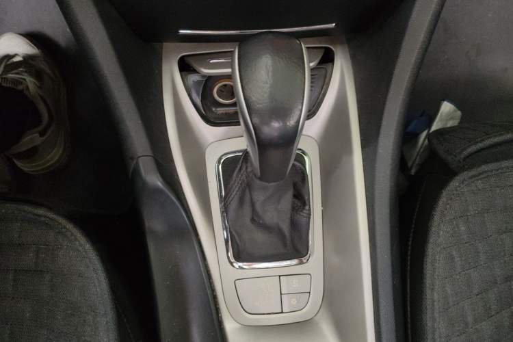 Used Citroen C5 2011 2.3L Automatic Luxury Version Gear Lever