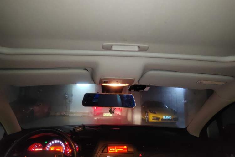 Used Citroen C5 2011 Dongfang Zhilü 2.0L Automatic Comfort Model Headliner