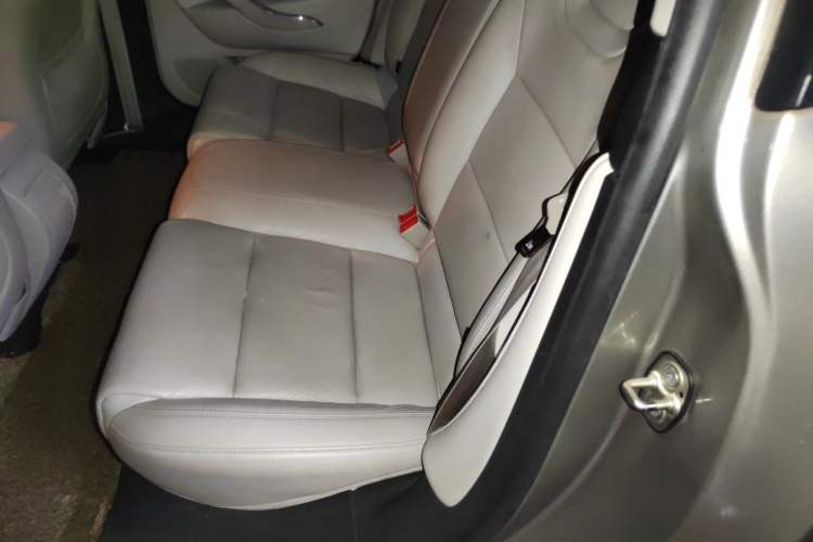 Used Citroen C5 2011 Dongfang Zhilü 2.0L Automatic Comfort Model Left Rear Seat