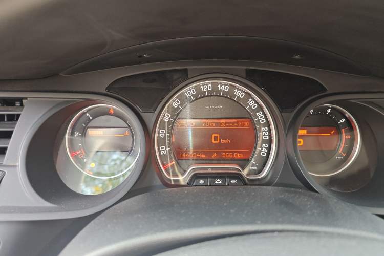 Used Citroen C5 2011 2.3L Automatic Zunyu Version Odometer Close Up