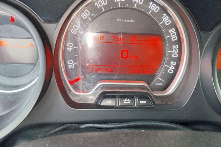 Used Citroen C5 2011 2.3L Automatic Zunya Edition Odometer Close Up