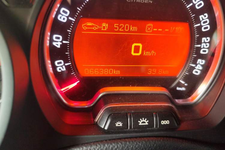 Used Citroen C5 2011 2.0L Automatic Comfort Edition Odometer Close Up
