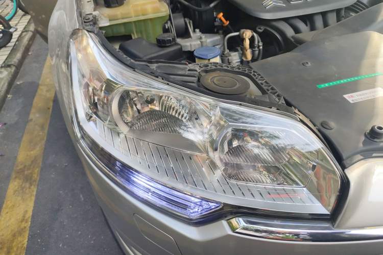 Used Citroen C5 2011 2.0L Automatic Comfort Edition Right Front Headlight