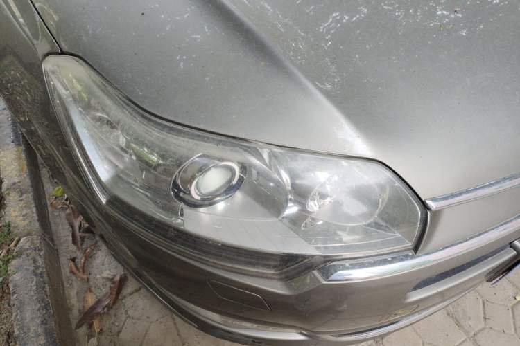 Used Citroen C5 2011 2.3L Automatic Luxury Version Right Front Headlight