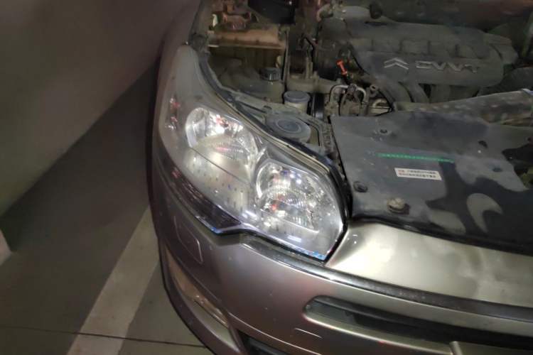 Used Citroen C5 2011 Dongfang Zhilü 2.0L Automatic Comfort Model Right Front Headlight
