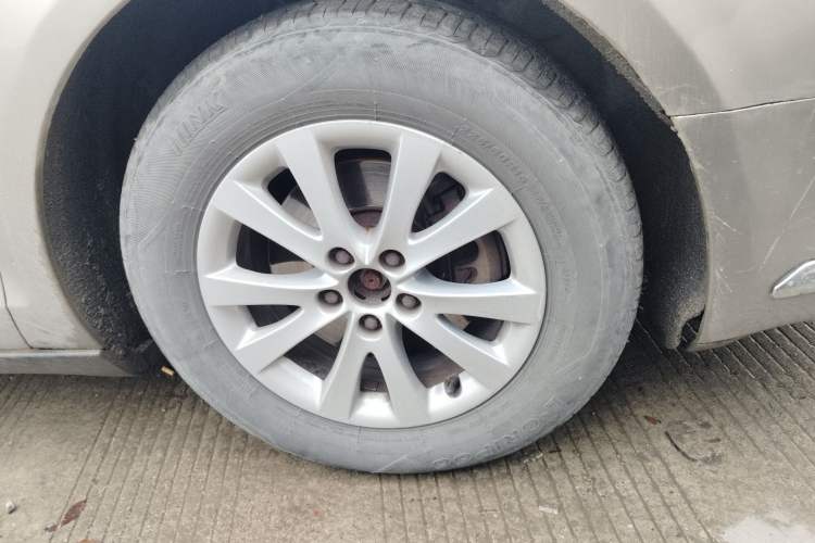 Used Citroen C5 2011 2.3L Automatic Zunya Edition Right Front Wheel Hub