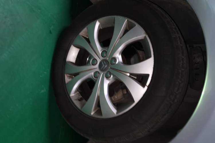 Used Citroen C5 2011 2.3L Automatic Zunyu Version Right Front Wheel Hub
