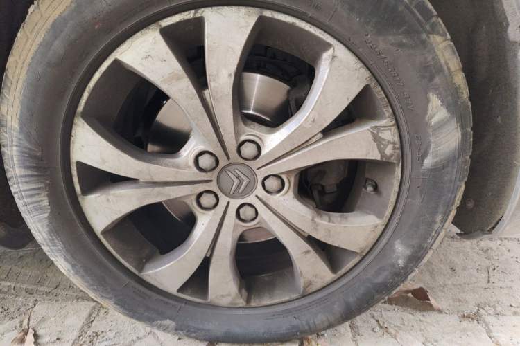 Used Citroen C5 2011 2.3L Automatic Luxury Version Right Front Wheel Hub