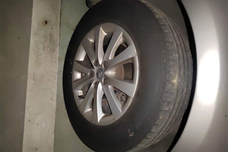 Used Citroen C5 2011 Dongfang Zhilü 2.0L Automatic Comfort Model Right Front Wheel Hub