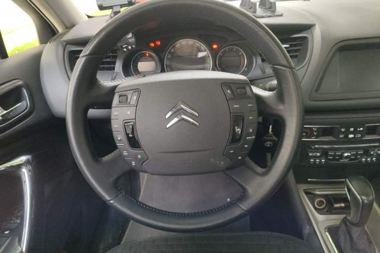Used Citroen C5 2011 2.3L Automatic Luxury Version Steering Wheel