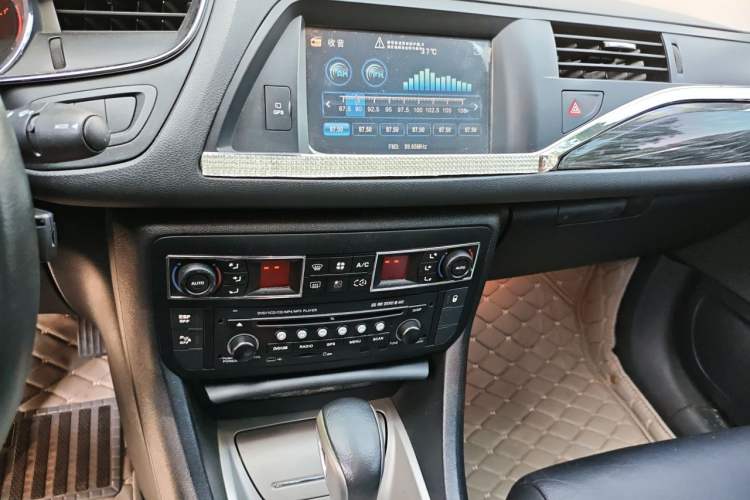 Used Citroen C5 2011 Dongfang Zhilü 2.3L Automatic Luxury Model Audio And AC Panel
