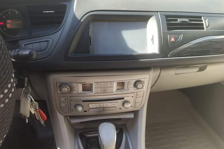Used Citroen C5 2011 2.3L Automatic Zunyu Version Audio And AC Panel