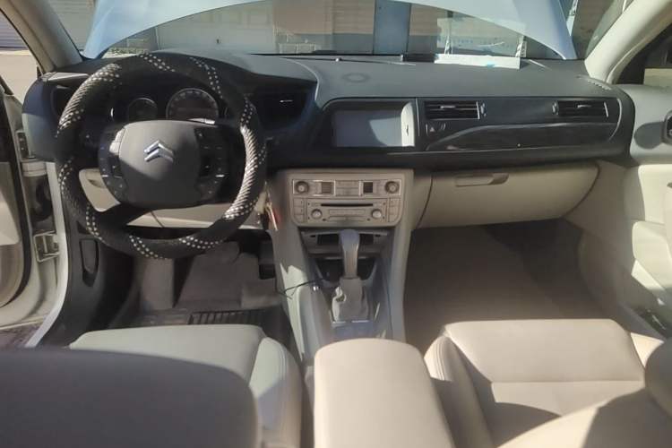 Used Citroen C5 2011 2.3L Automatic Zunyu Version Center Console