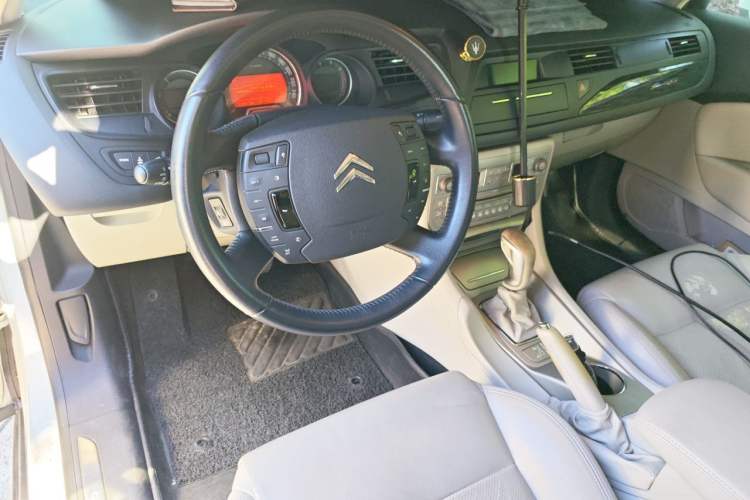 Used Citroen C5 2011 2.3L Automatic Zunya Edition Center Console